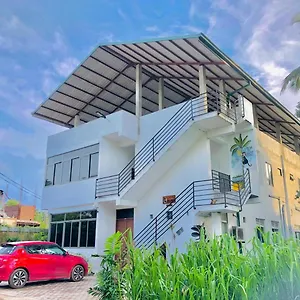 Ceylon - Airport Transit Hostal